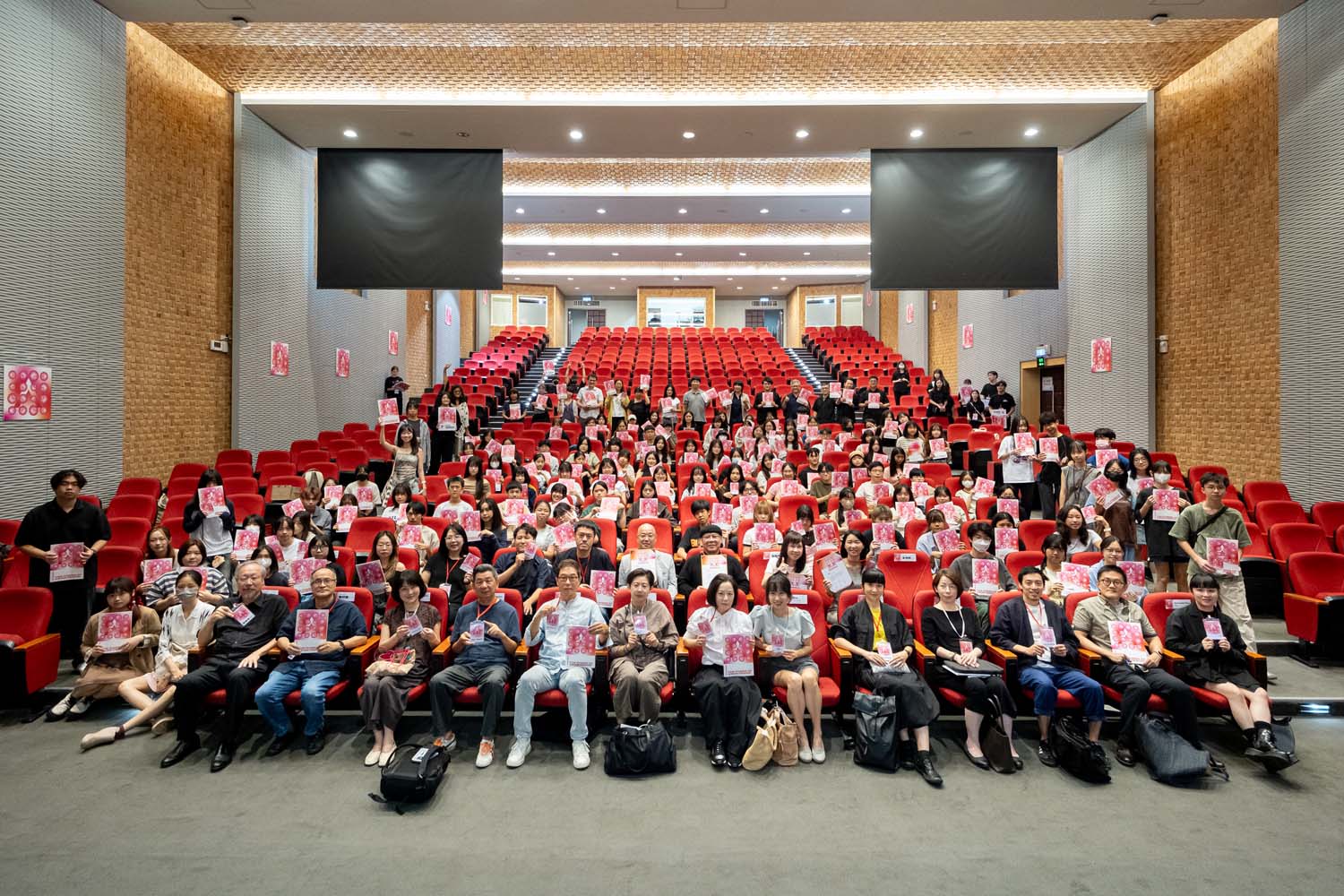 第十二屆「來自亞洲的設計力量」國際設計工作坊於國際會議中心開幕大合照圖